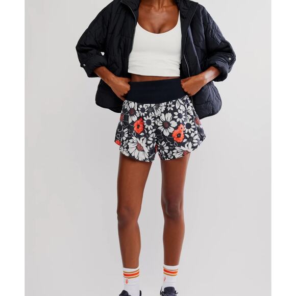 NWT Free People Movement Carpe Diem Shorts in Tuxedo Daisy - Picture 2 of 10